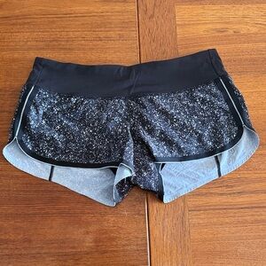 Lululemon Speed up shorts 2.5in